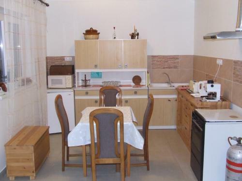 Hostal Meggyes Vend�gh�z