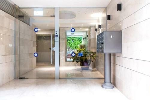 Modern Apartment Close To The Beach - By Holyguest