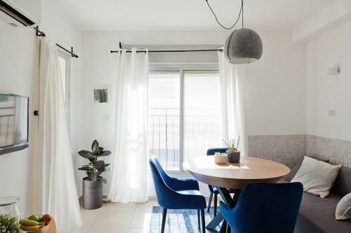 Central Apartment By The Sea