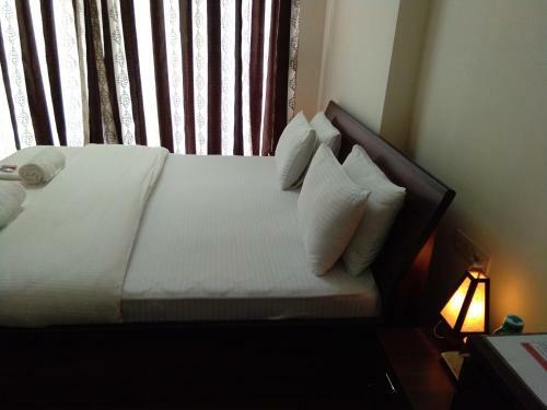 Hostal 3bhk Pure Veg Apartment In Amanora