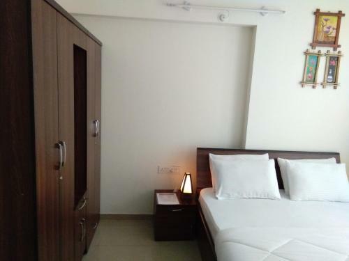 Hostal 3bhk Pure Veg Apartment In Amanora