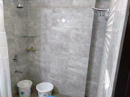 Hostal 3bhk Pure Veg Apartment In Amanora