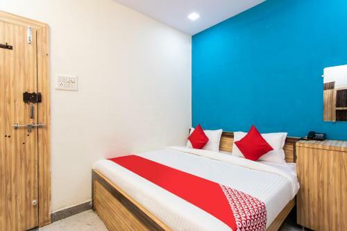 Hotel Oyo 27755 Samrat