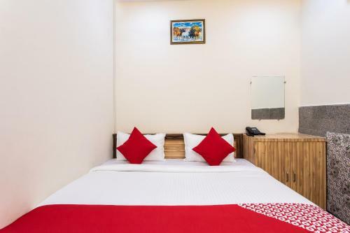 Hotel Oyo 27755 Samrat