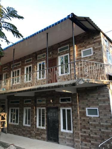 Hostal Nhoshring Guest House