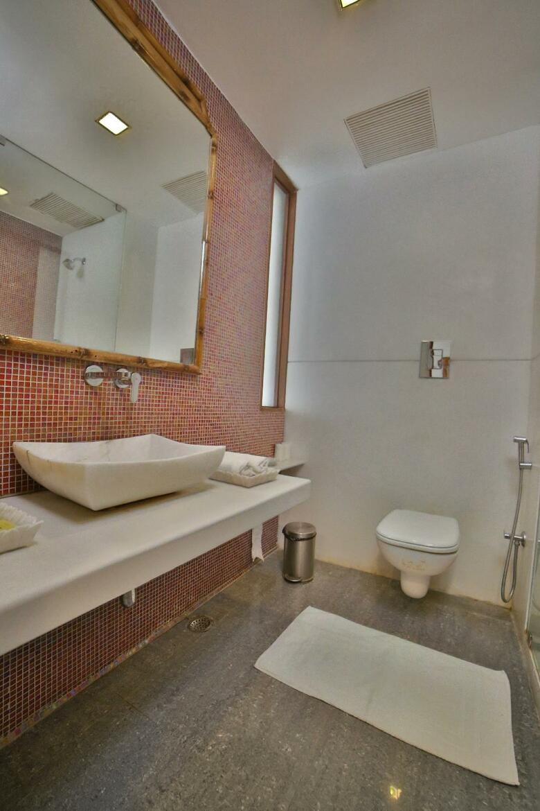 Hotel Jaisamand Island Resort