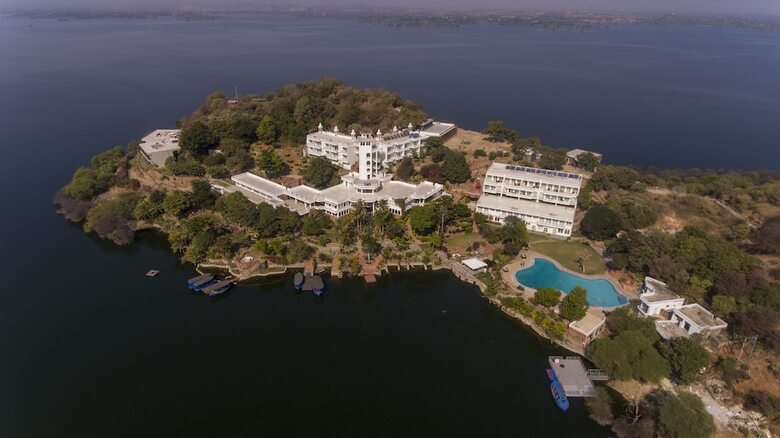 Hotel Jaisamand Island Resort