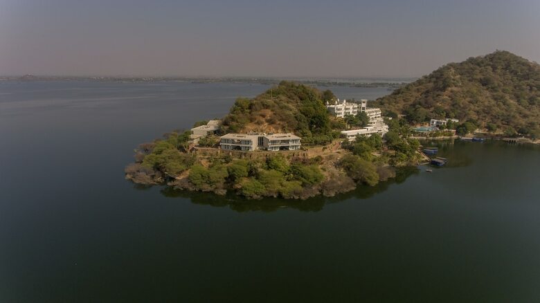 Hotel Jaisamand Island Resort