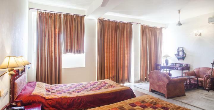 Hotel Jaisamand Island Resort