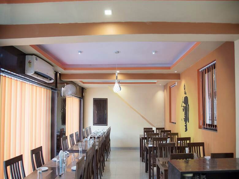 Oyo 9971 Hotel Royal T
