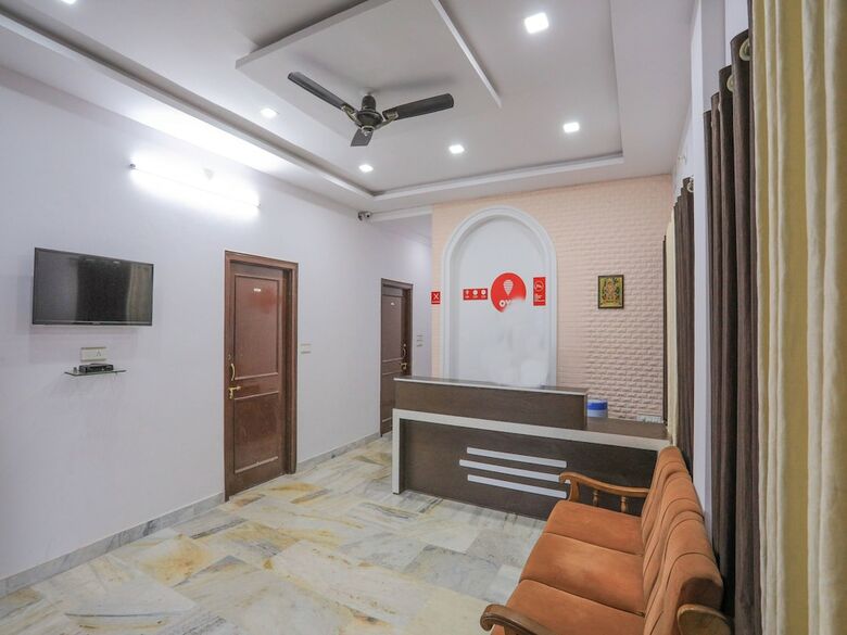 Oyo 9971 Hotel Royal T