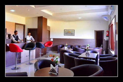 Hotel Mpt Highway Treat, Mandsaur