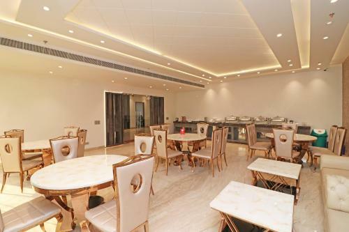 Oyo 12464 Hotel C Pearls