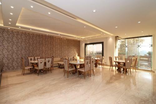 Oyo 12464 Hotel C Pearls