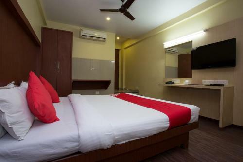 Hotel Oyo 24134 Diamond Foodway