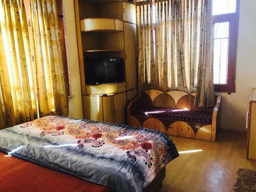 Ridgeview Homestay Near Lakkar Bazar