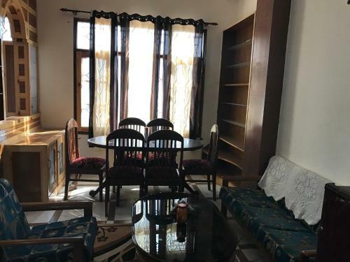 Ridgeview Homestay Near Lakkar Bazar