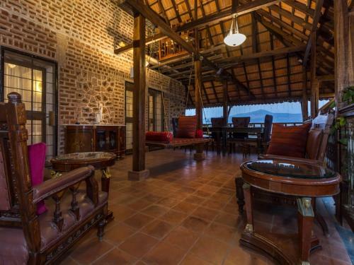 Villa Saffronstays L'attitude By The Lake
