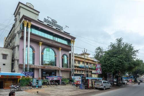 Hotel Oyo 23687 Kumaran Millennium Residency