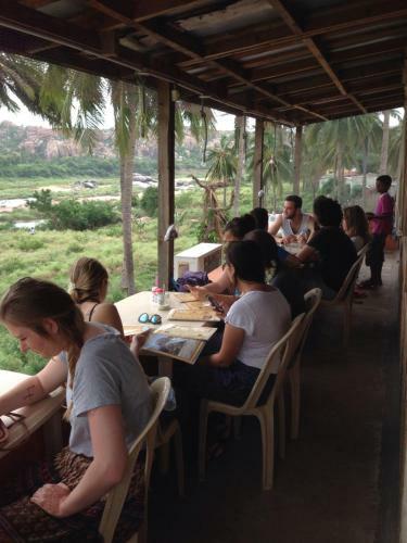 Hostal Archana Guest House River View