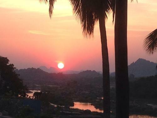 Hostal Archana Guest House River View