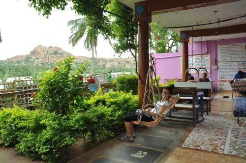 Hostal Archana Guest House River View