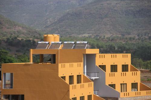 Hotel The Yellow Retreat