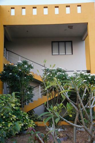 Hotel The Yellow Retreat