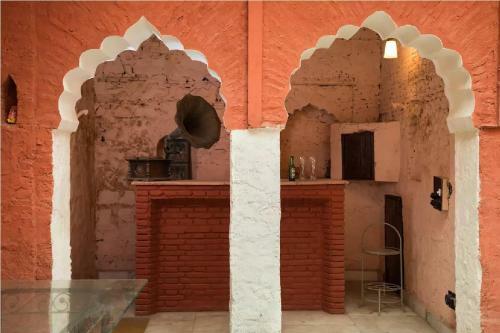 Villa Hostie Lal Darwaza-100 Yr Old Manor