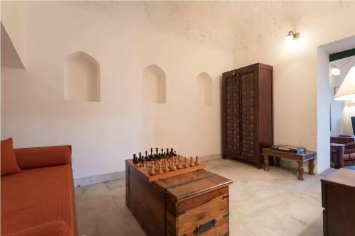 Villa Hostie Lal Darwaza-100 Yr Old Manor
