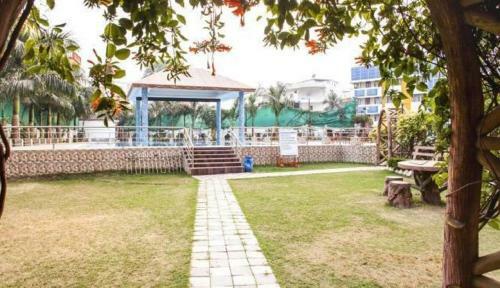 Hotel Larica Holiday Inn Tarapith