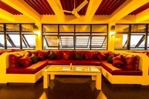 Hotel Green Park Suites