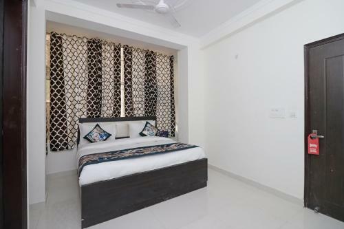 Oyo 12738 Hotel Diamond