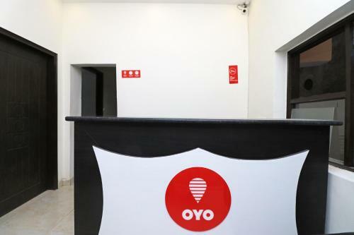 Oyo 12738 Hotel Diamond