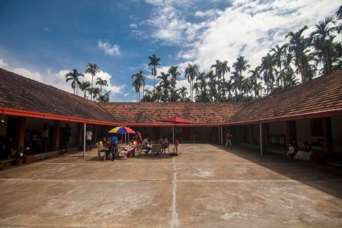 Siddhanta Manor