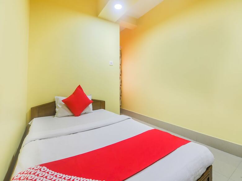 Oyo 27073 Hotel Grand Silicon