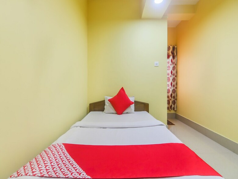 Oyo 27073 Hotel Grand Silicon