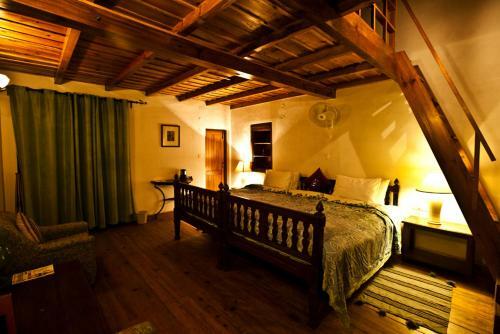 The Olive Room Stay - Two Chimneys Gethis