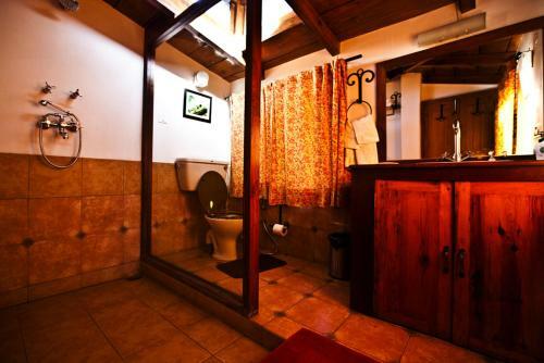 The Olive Room Stay - Two Chimneys Gethis