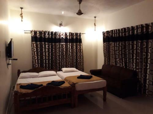 Hotel 5 Mile Beach Resort