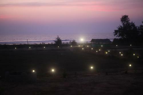 Hotel 5 Mile Beach Resort