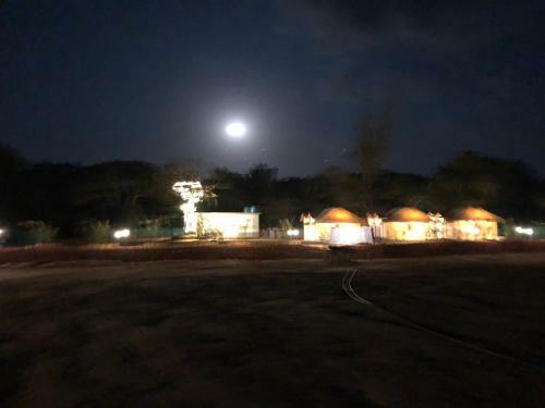 Hotel 5 Mile Beach Resort