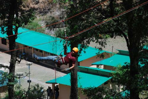 Hotel Chaukhamba Camps & Huts
