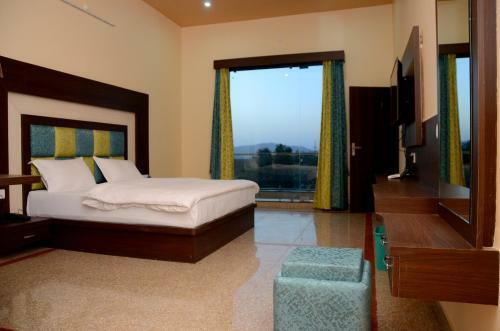 Hotel Chitrakoot Garden And Resorts