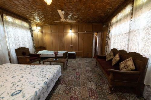 Bed & Breakfast Houseboat Shama