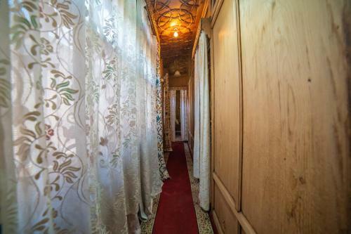 Bed & Breakfast Houseboat Shama