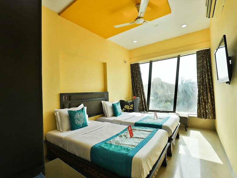 Oyo 14549 Hotel Lotus Residency