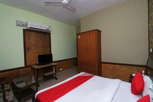 Hotel Oyo 26584 Royal Castle
