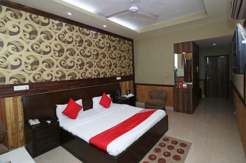 Hotel Oyo 26584 Royal Castle