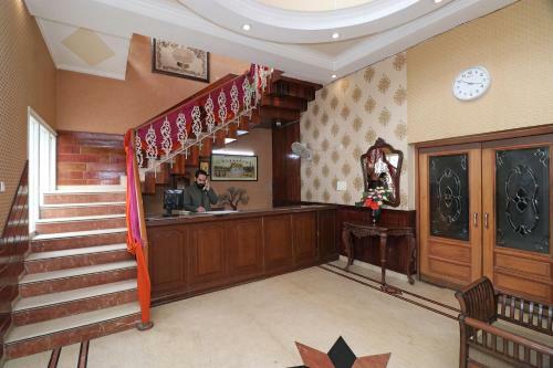 Hotel Oyo 26584 Royal Castle